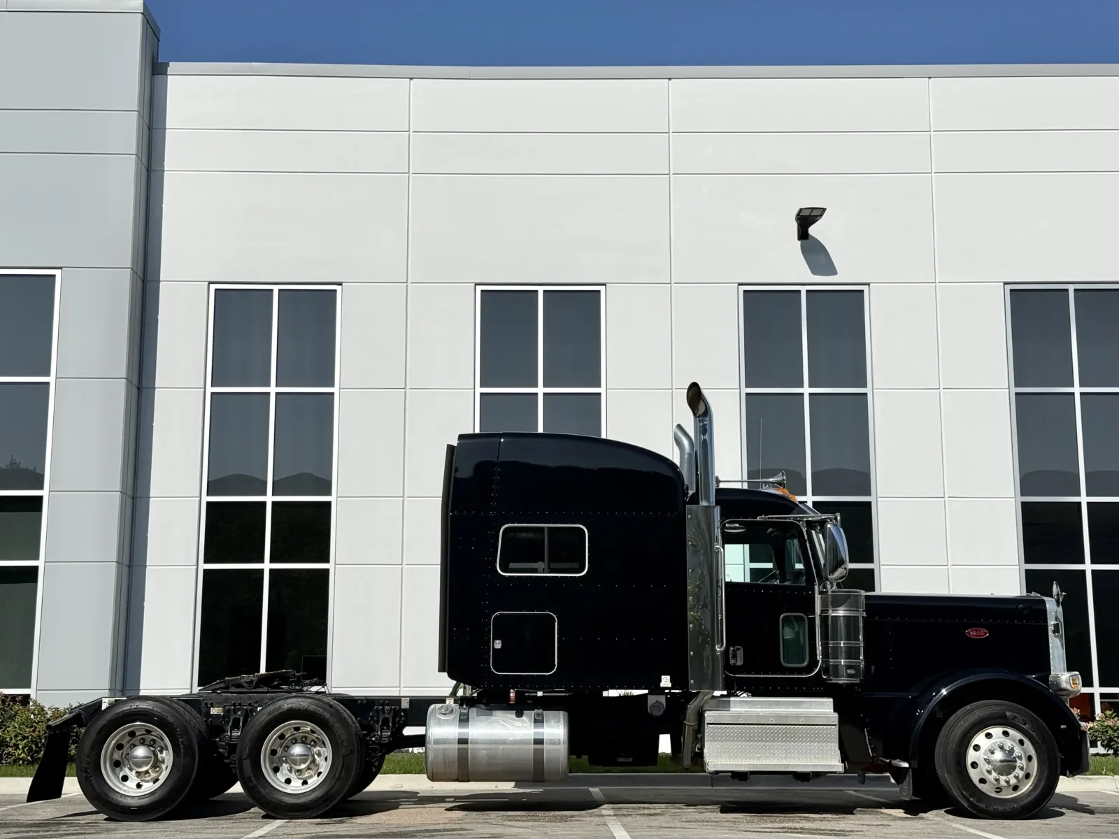2019 Peterbilt 389 in New Lenox, IL — photo 3