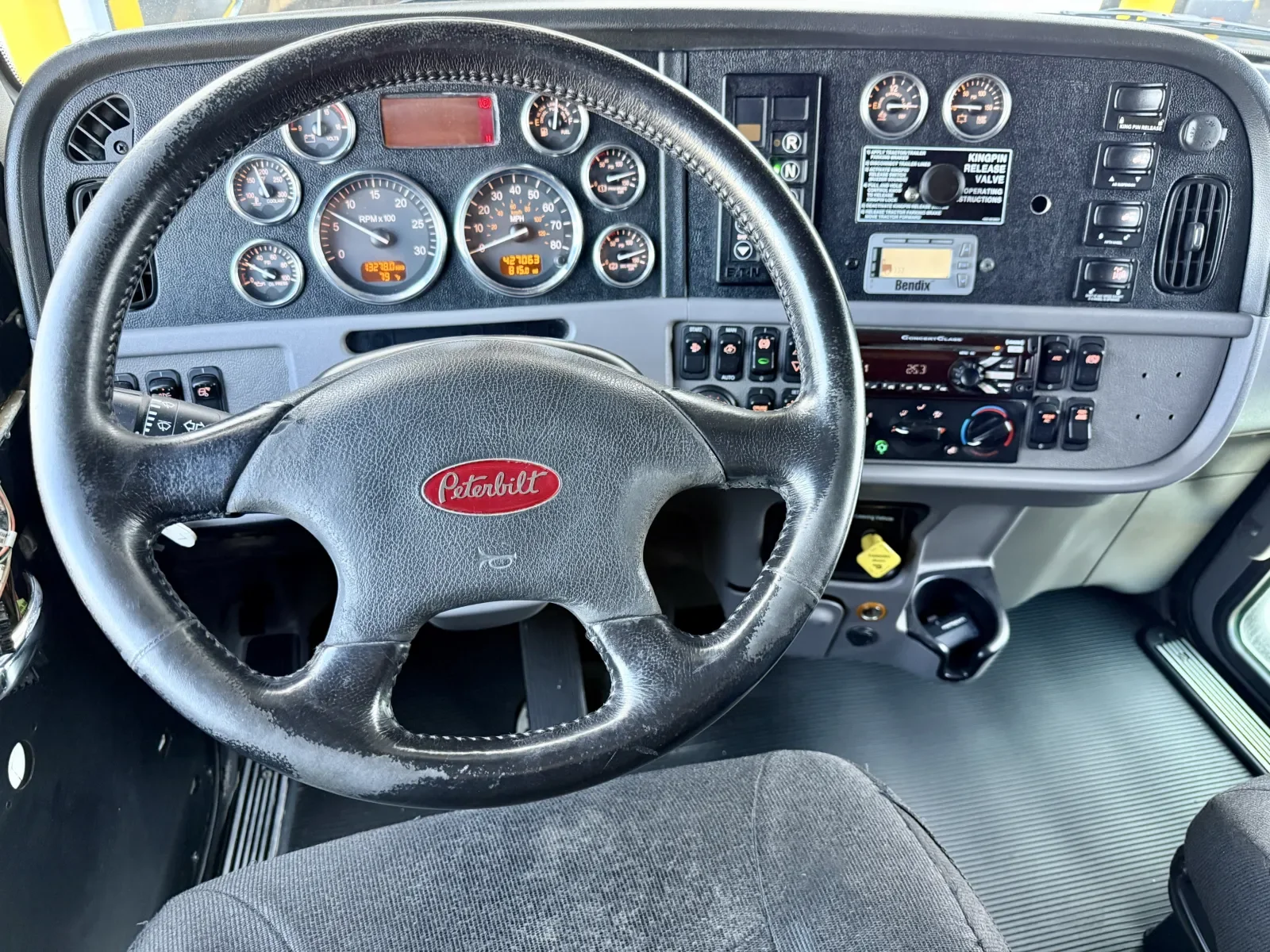 2019 Peterbilt 389 in New Lenox, IL — photo 16