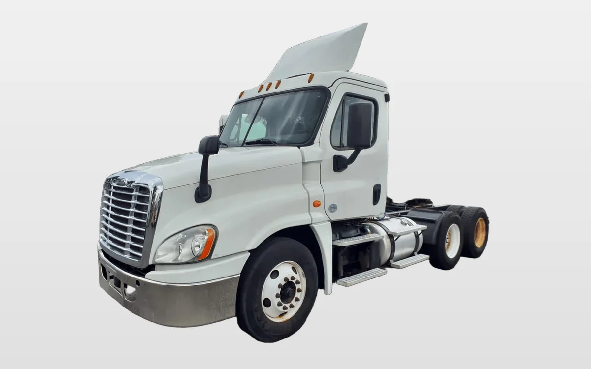2018 Freightliner Cascadia - image 1
