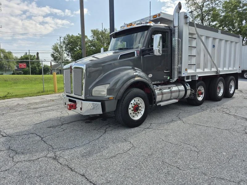 2023 Kenworth T880