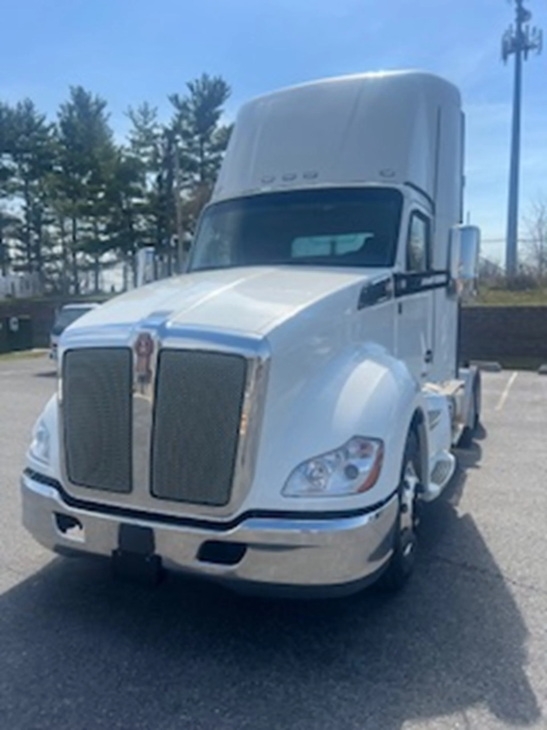 2022 Kenworth T680 - image 2