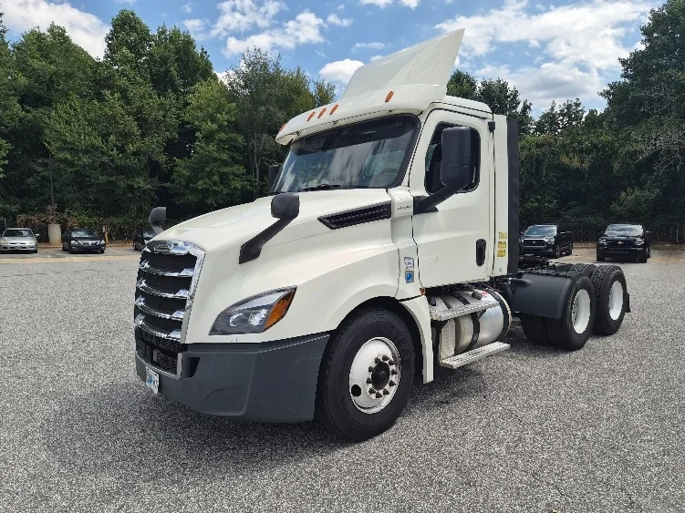 2019 Freightliner Cascadia in Greensboro, NC — photo 3