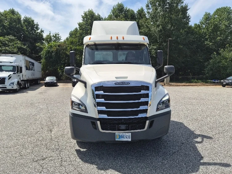 2019 Freightliner Cascadia in Greensboro, NC — photo 2