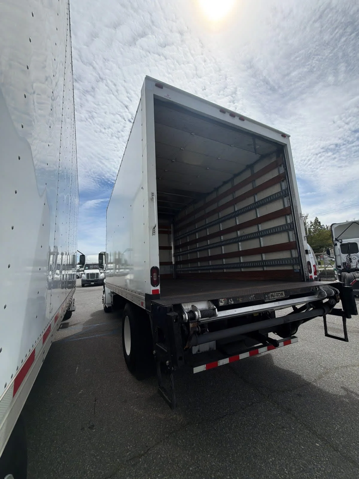 2017 Freightliner M2 106 - image 6