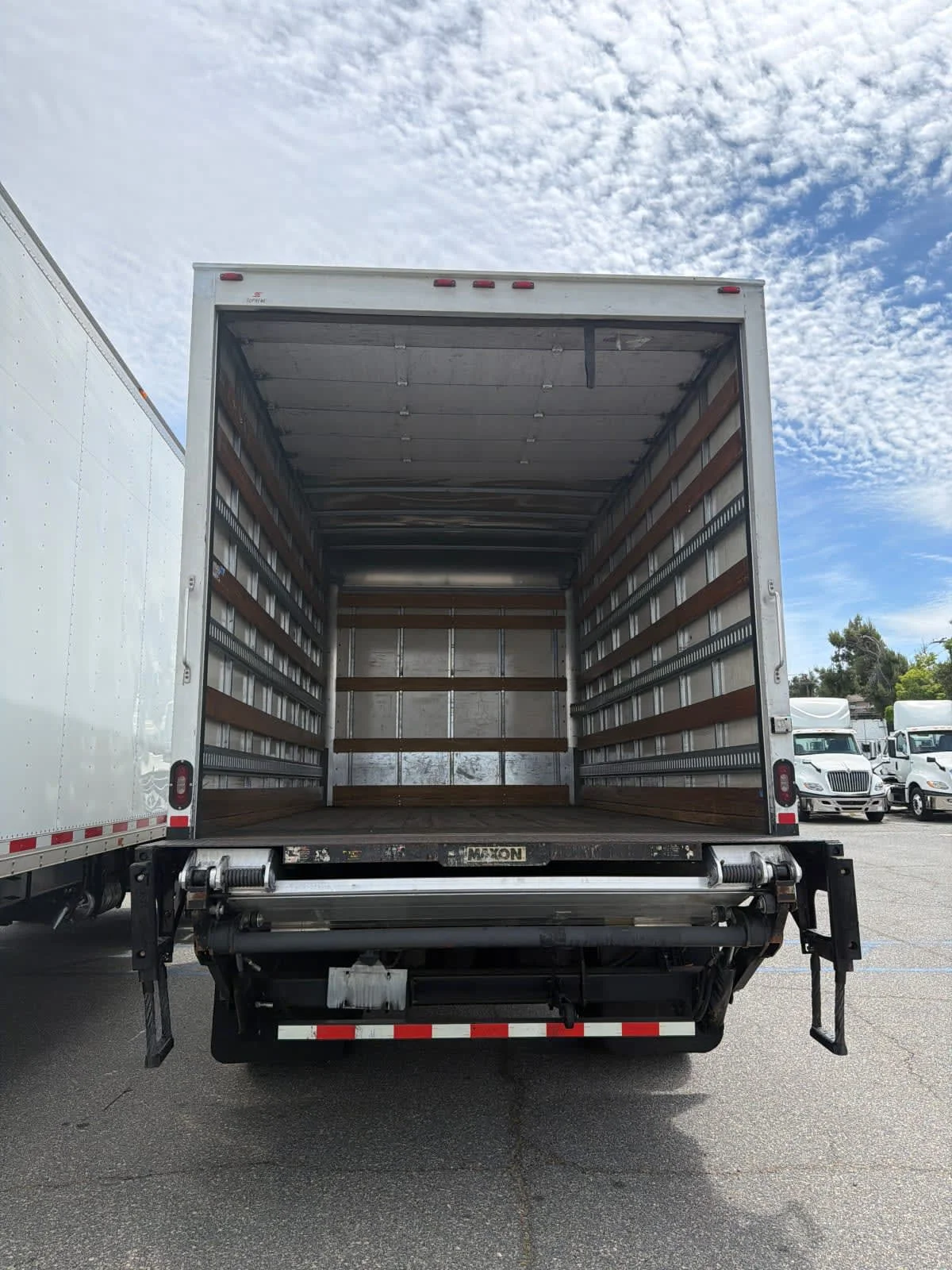 2017 Freightliner M2 106 - image 5