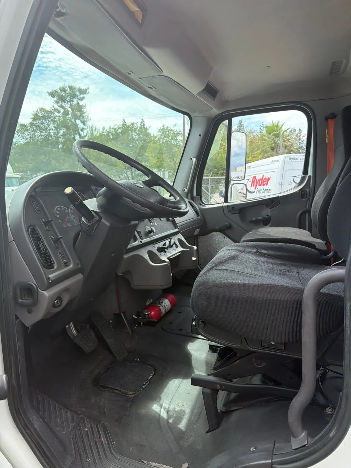 2017 Freightliner M2 106 - image 7