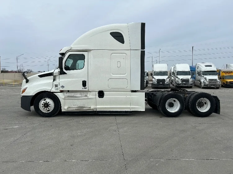 2020 Freightliner Cascadia - image 4