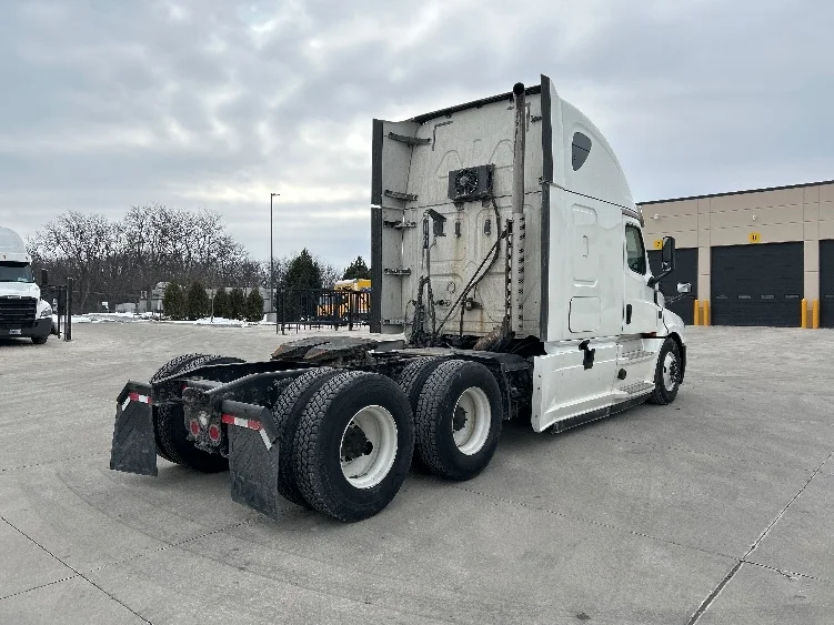 2020 Freightliner Cascadia - image 7