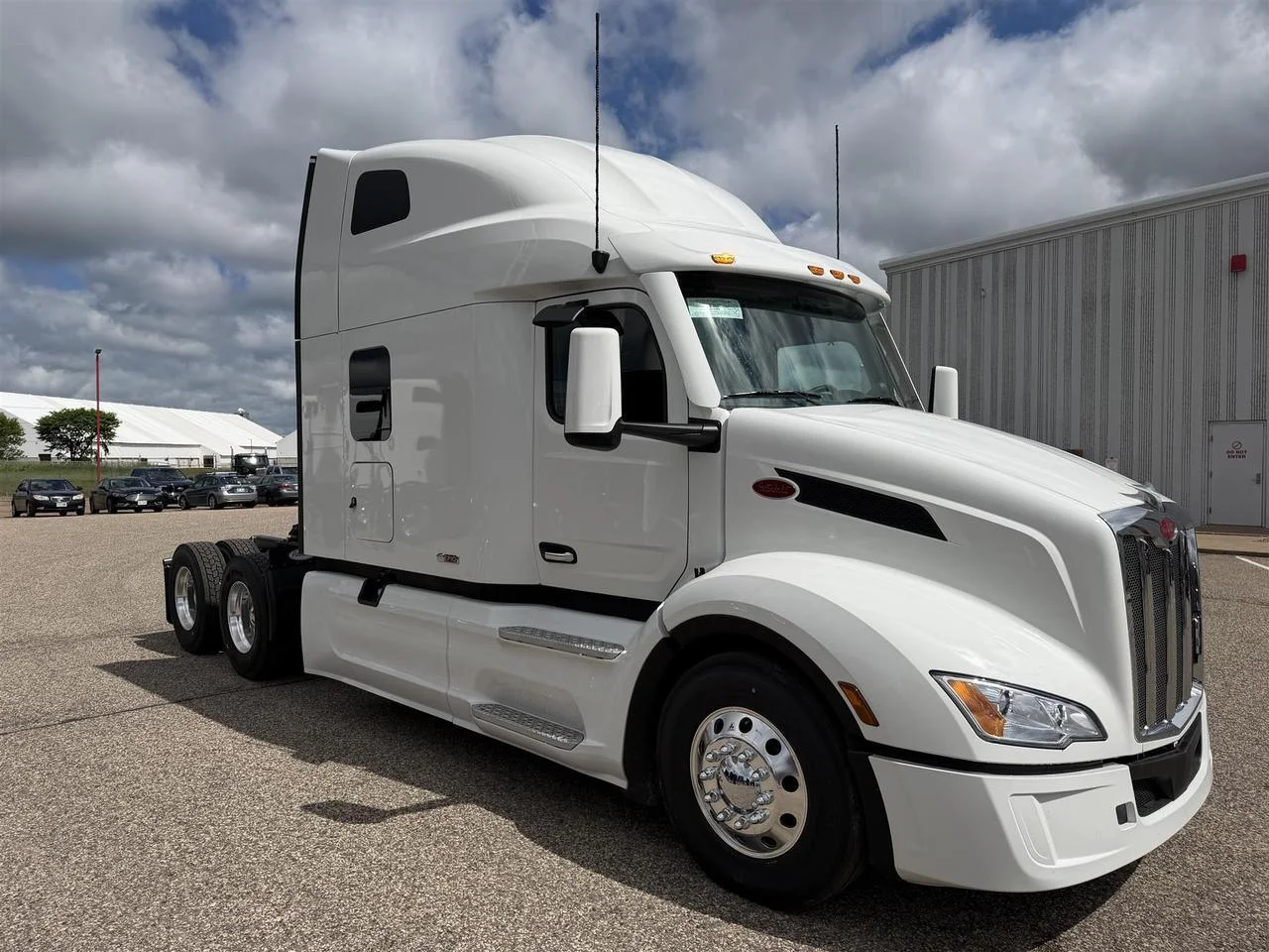 2027 Peterbilt 579 in Eau Claire, WI