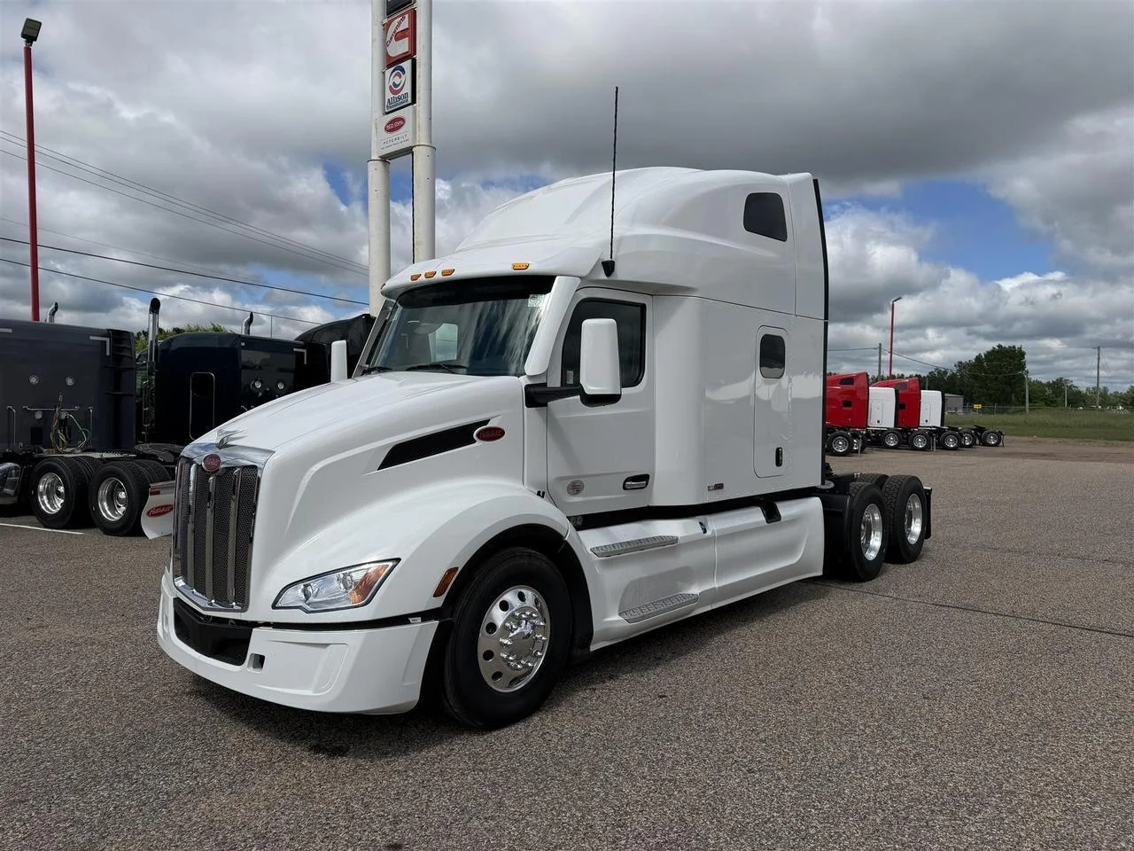 2027 Peterbilt 579 in Eau Claire, WI — photo 12