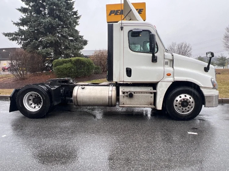2019 Freightliner Cascadia in Montgomery, NY — photo 8