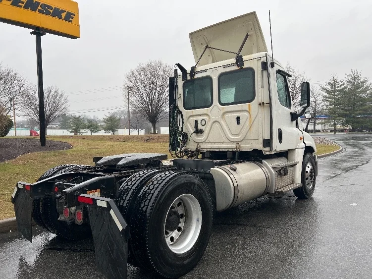 2019 Freightliner Cascadia in Montgomery, NY — photo 7