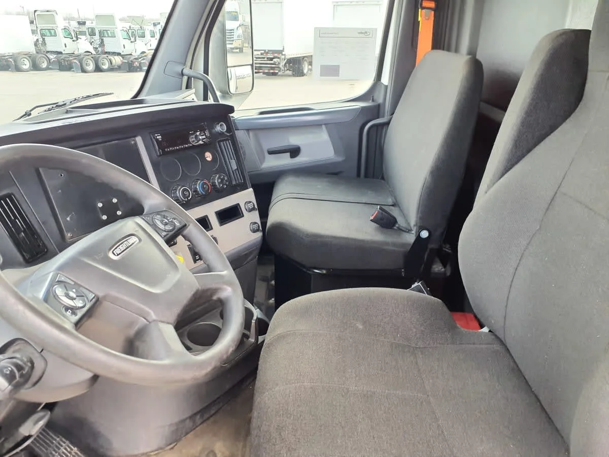 2019 Freightliner Cascadia in Clarksville, IN — photo 7