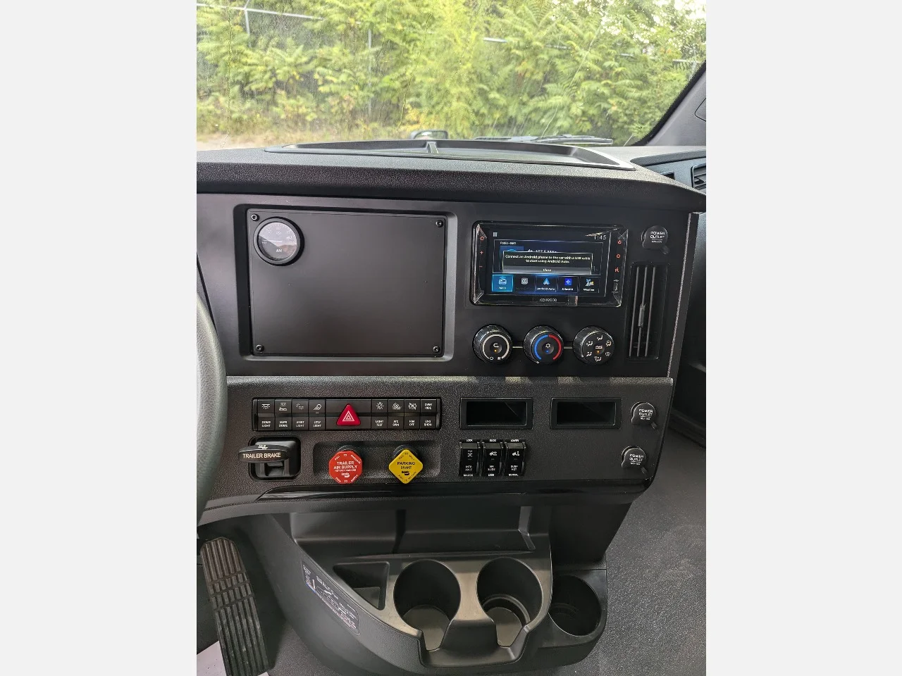 2026 Freightliner in York Street Elmhurst, IL — photo 17