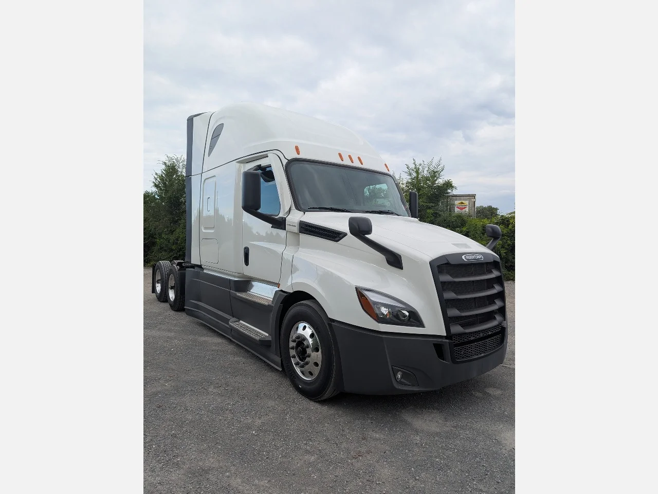 2026 Freightliner in York Street Elmhurst, IL — photo 4