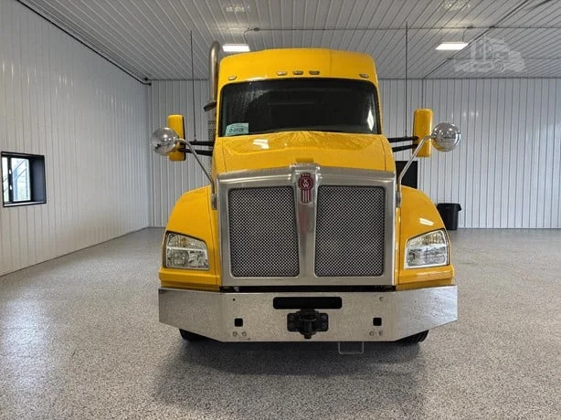 2015 Kenworth T880 in Hartford, SD — photo 6