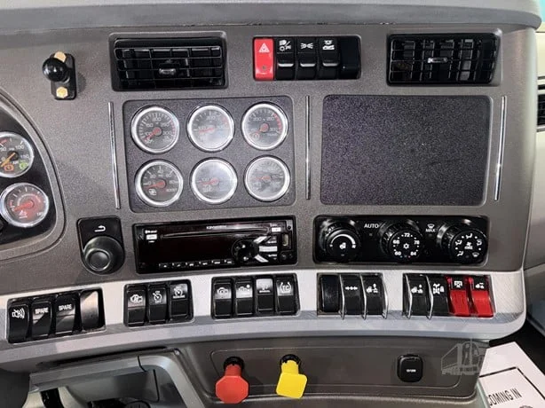 2015 Kenworth T880 in Hartford, SD — photo 15