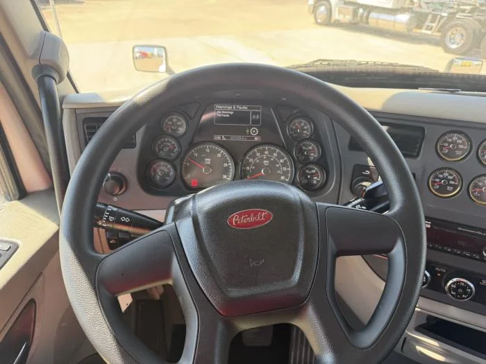 2020 Peterbilt 579 - image 31