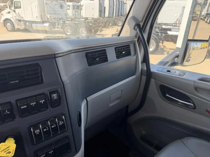 2020 Peterbilt 579 - image 29