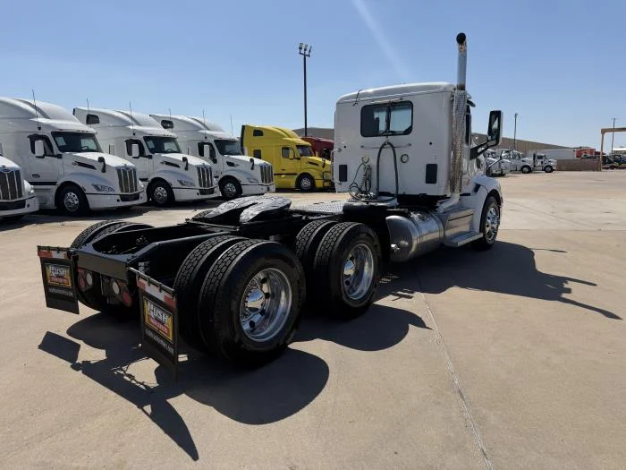 2020 Peterbilt 579 - image 7