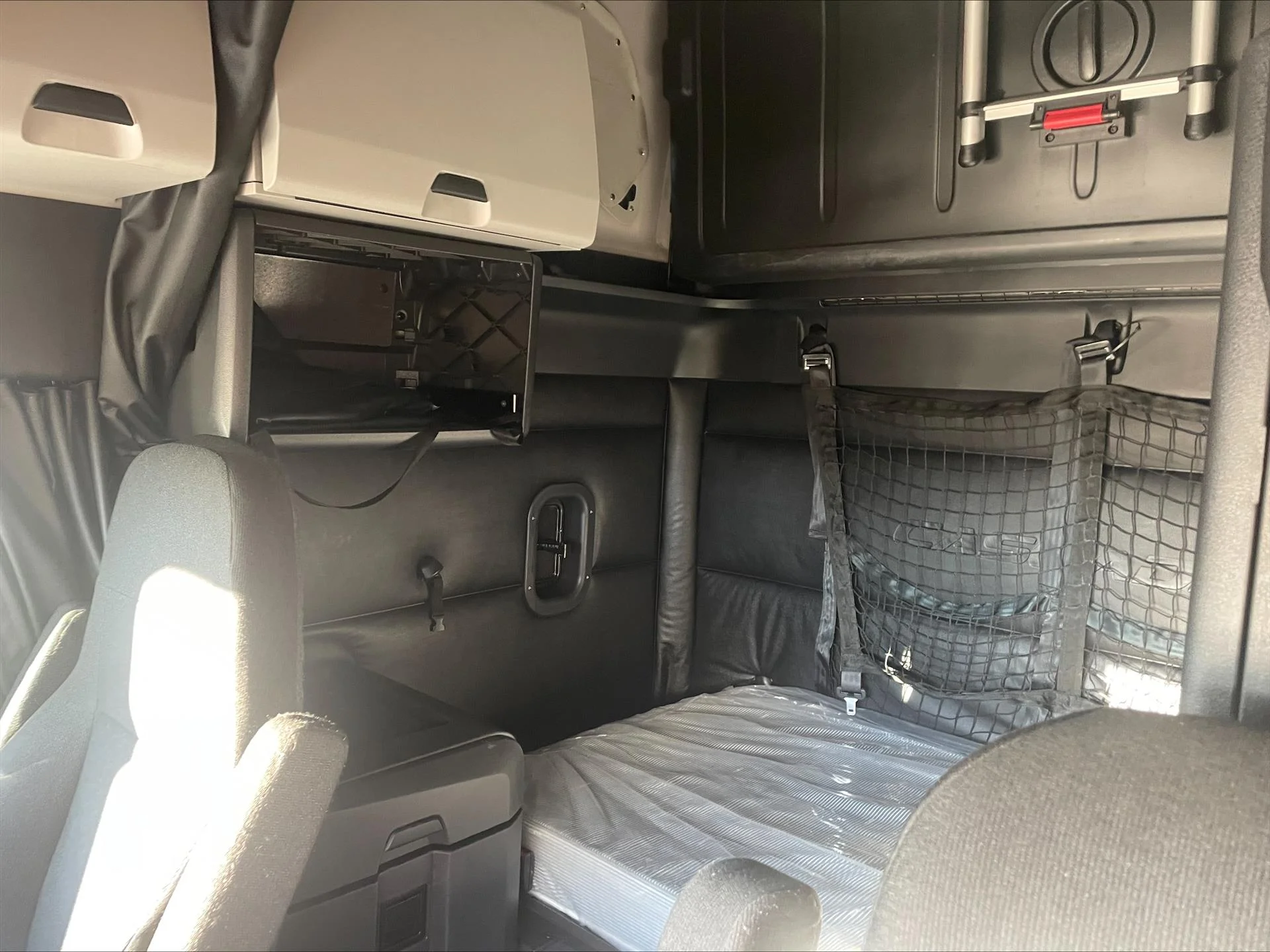 2024 Freightliner Cascadia in Sioux City, IA — photo 5