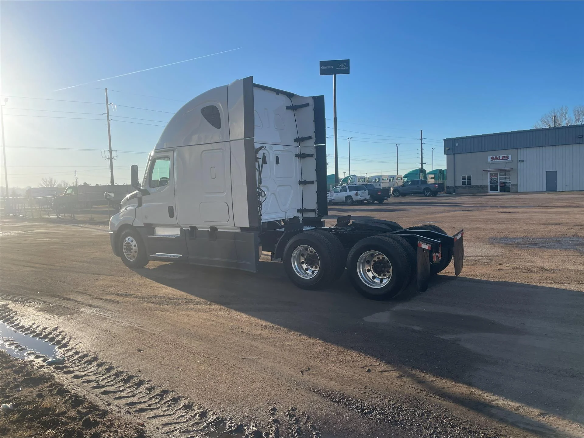 2024 Freightliner Cascadia in Sioux City, IA — photo 3