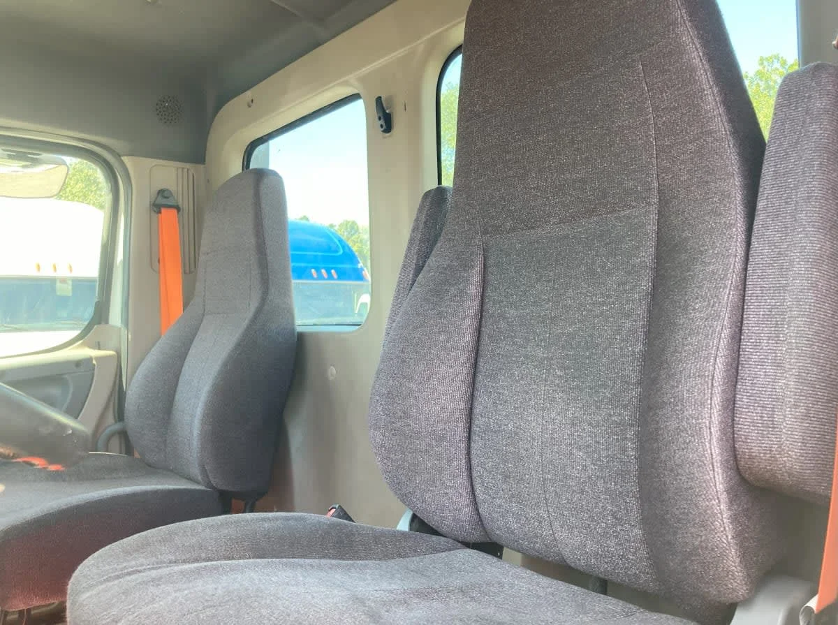 2020 Freightliner Cascadia in Springfield, MA — photo 11