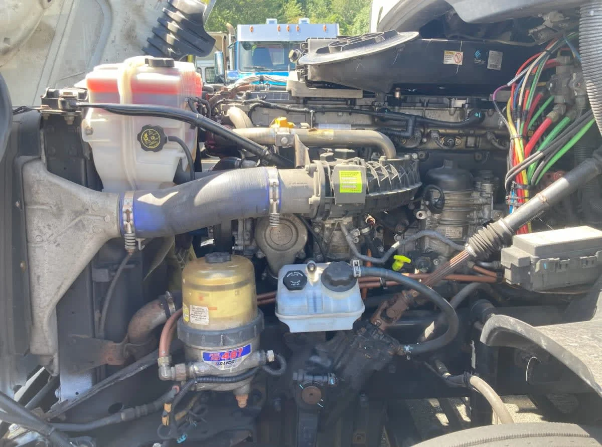 2020 Freightliner Cascadia in Springfield, MA — photo 8
