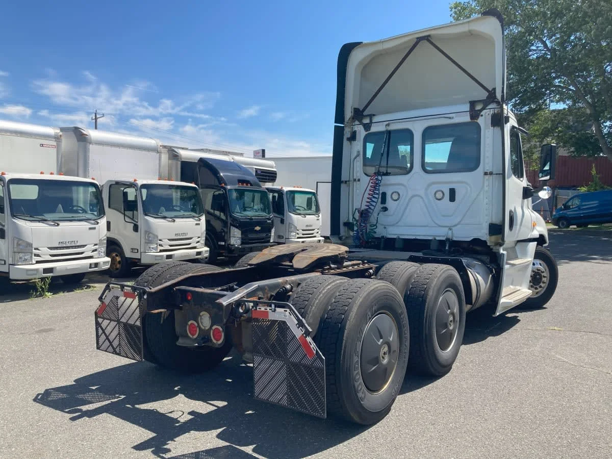 2020 Freightliner Cascadia in Springfield, MA — photo 4
