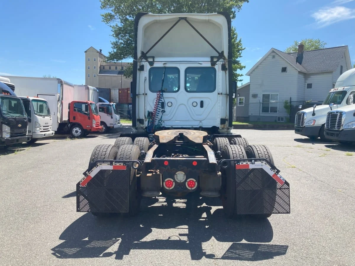 2020 Freightliner Cascadia in Springfield, MA — photo 5