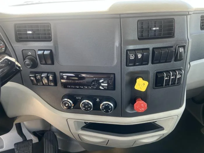 2021 Peterbilt 579 in Kansas City, MO — photo 13