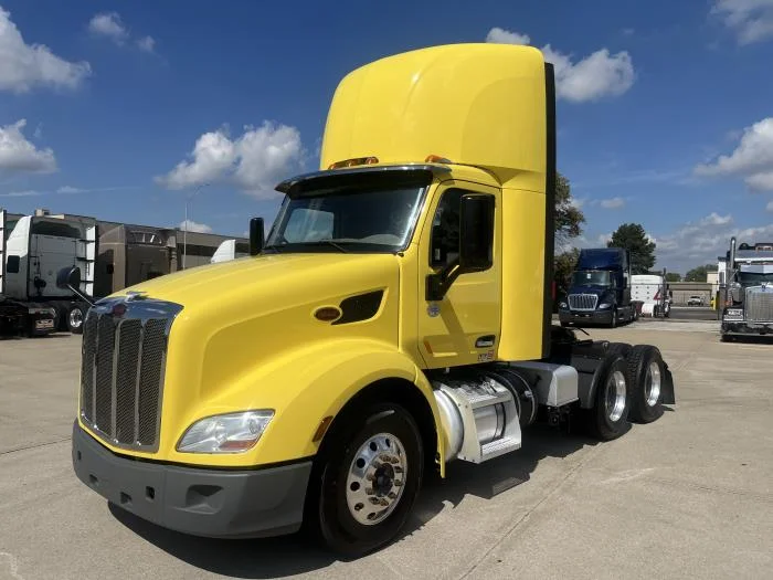 2021 Peterbilt 579 in Kansas City, MO — photo 2