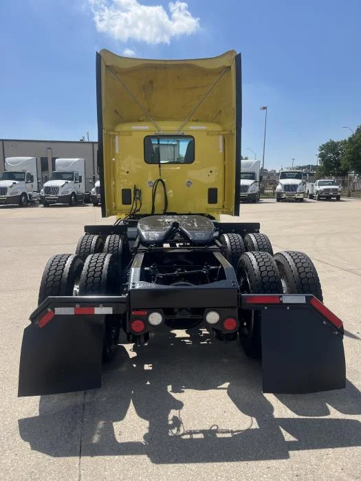 2021 Peterbilt 579 in Kansas City, MO — photo 4