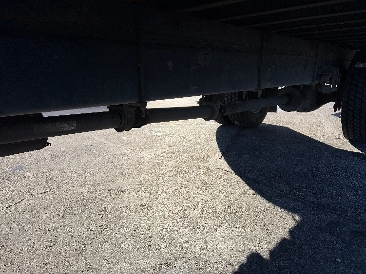 2016 Hino 268 - image 5