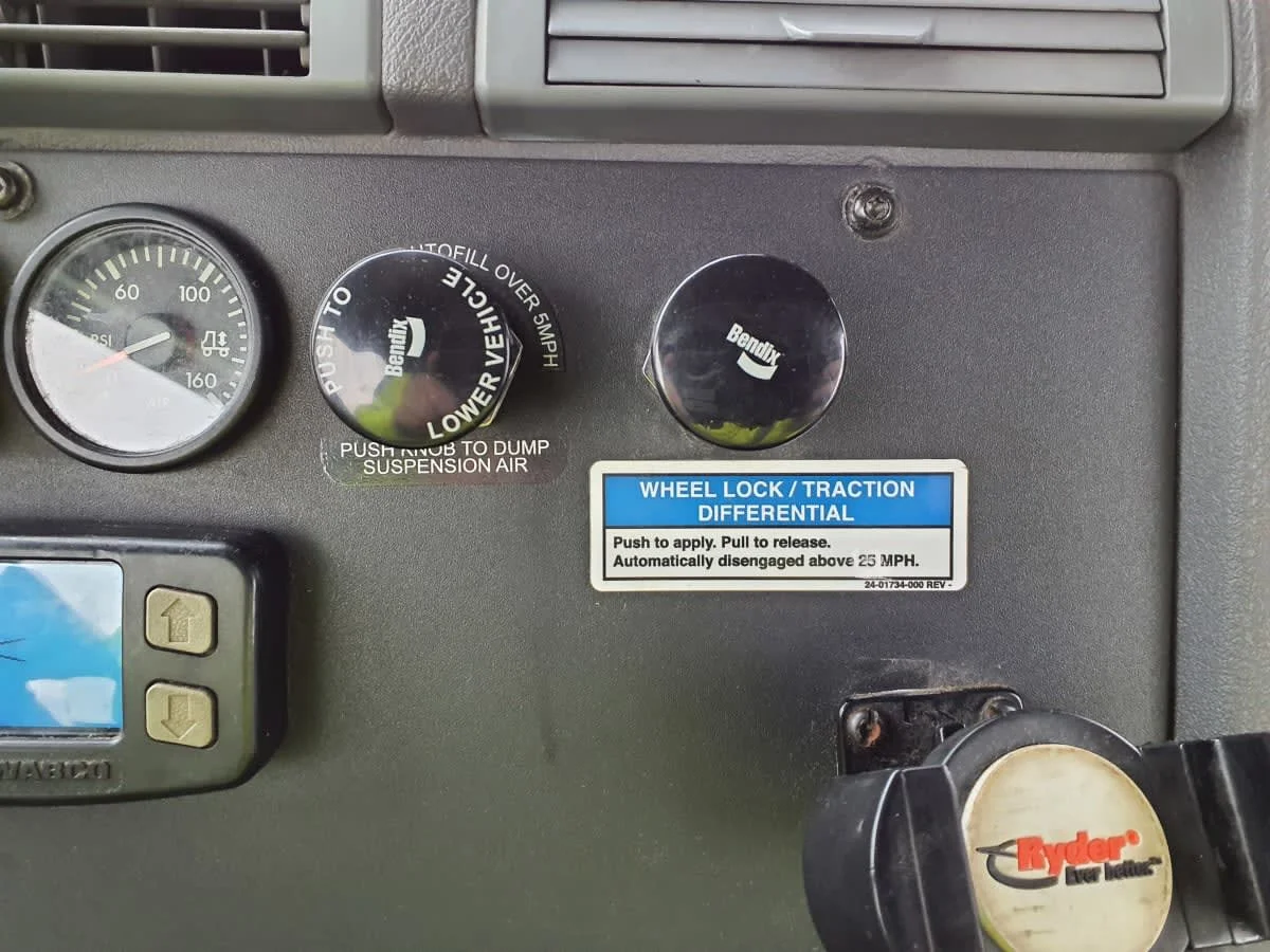 2016 Freightliner Cascadia - image 10