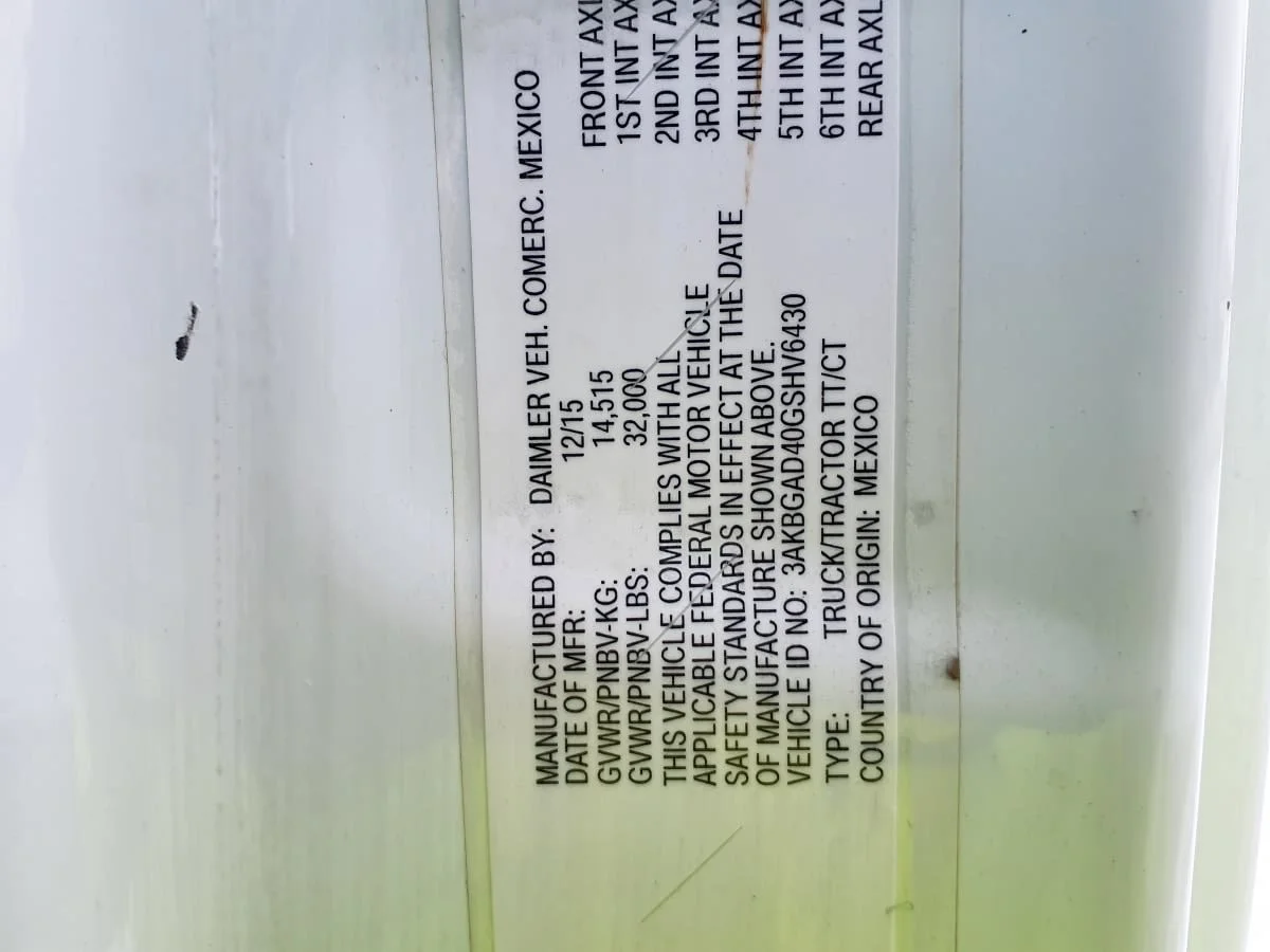 2016 Freightliner Cascadia - image 9