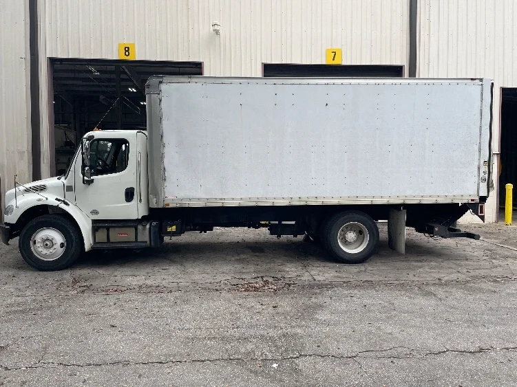 2014 Freightliner M2 106 - image 4