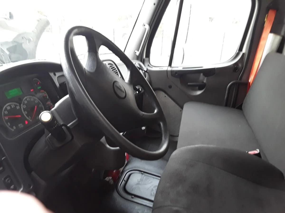 2022 Freightliner M2 106 - image 7