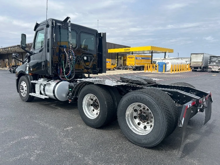 2020 Freightliner Cascadia in Lowell, AR — photo 5