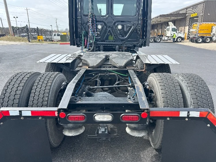 2020 Freightliner Cascadia in Lowell, AR — photo 6