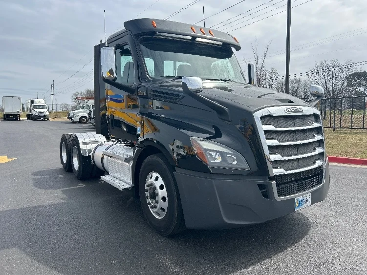 2020 Freightliner Cascadia in Lowell, AR