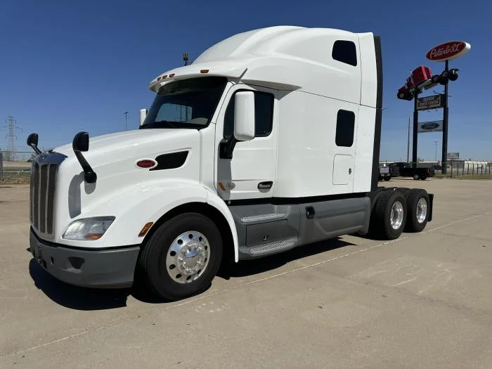 2021 Peterbilt 579 — photo 2