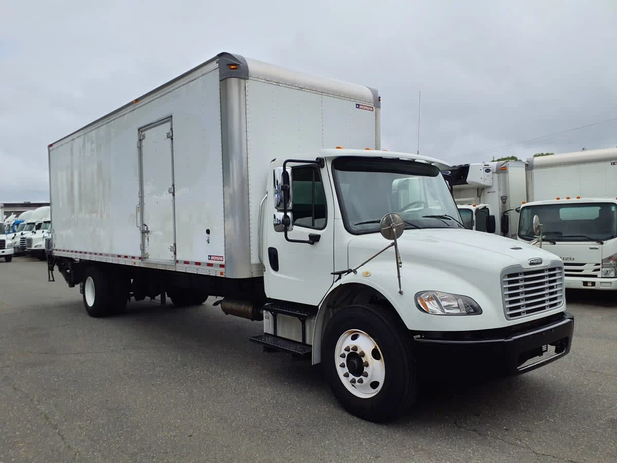 2017 Freightliner M2 106 - image 3