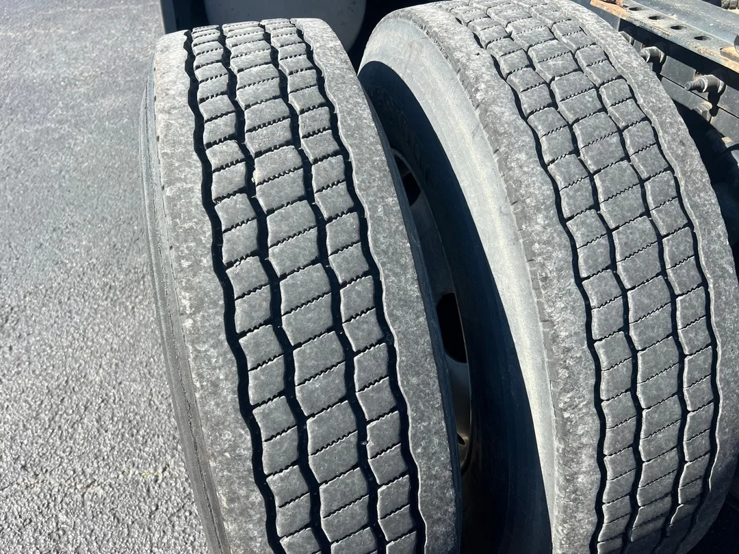 2022 International LT - image 8