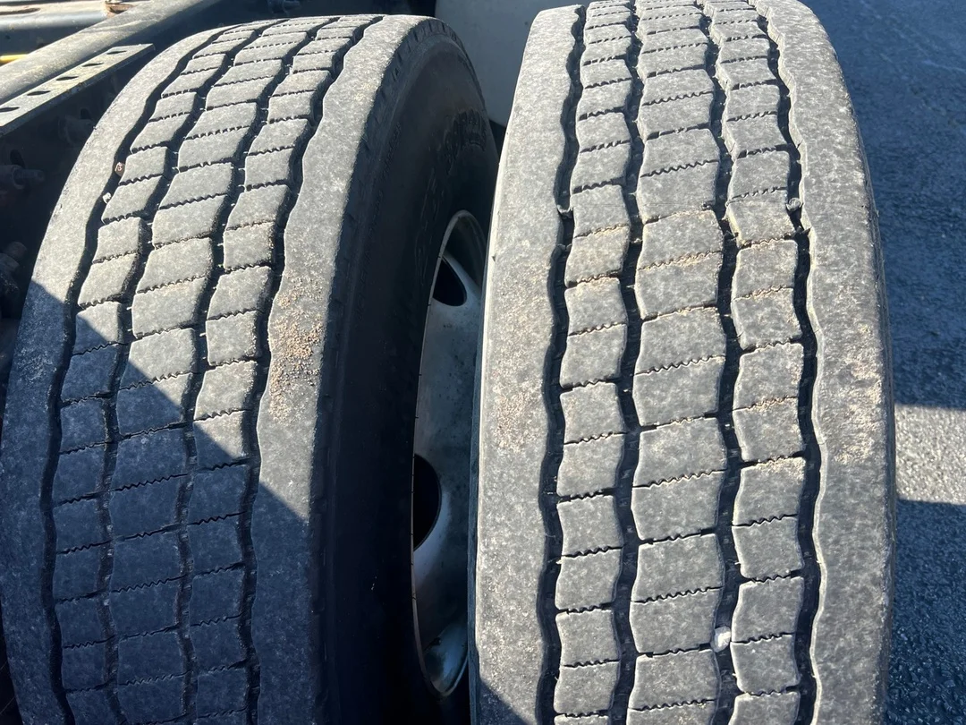 2022 International LT - image 5