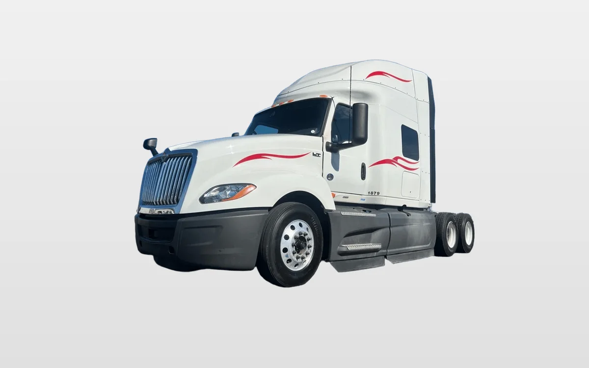 2022 International LT - image 1