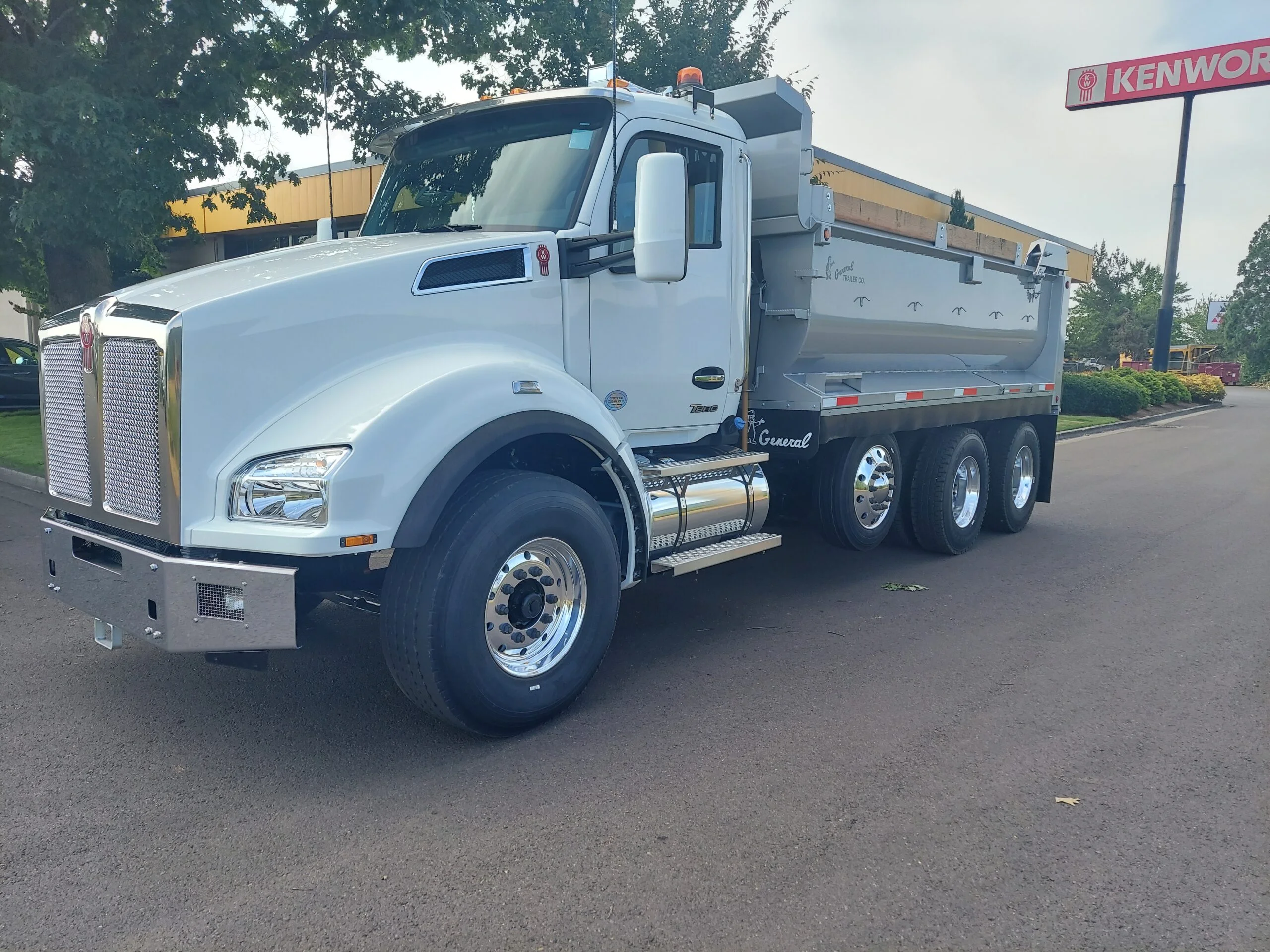 2024 Kenworth T880