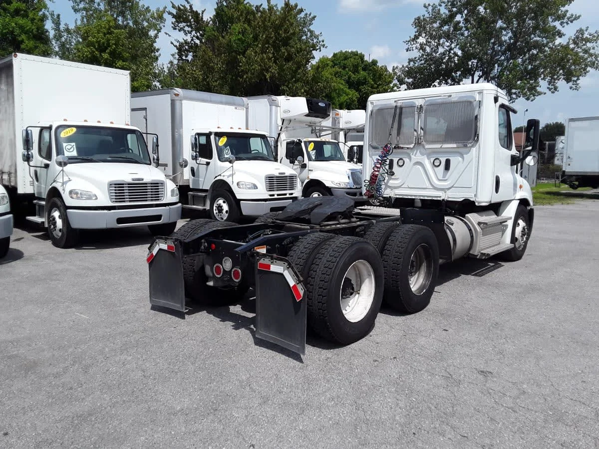 2020 Freightliner Cascadia in La Vergne, TN — photo 4