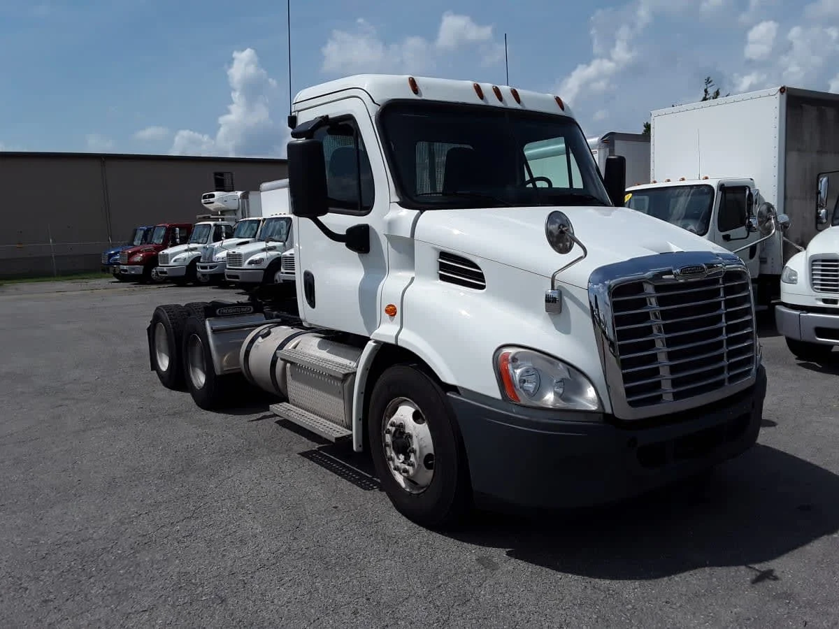 2020 Freightliner Cascadia in La Vergne, TN — photo 3
