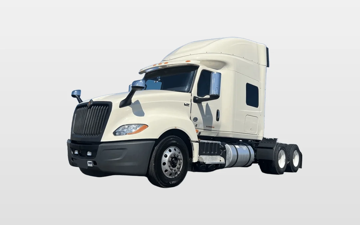 2022 International LT - image 1